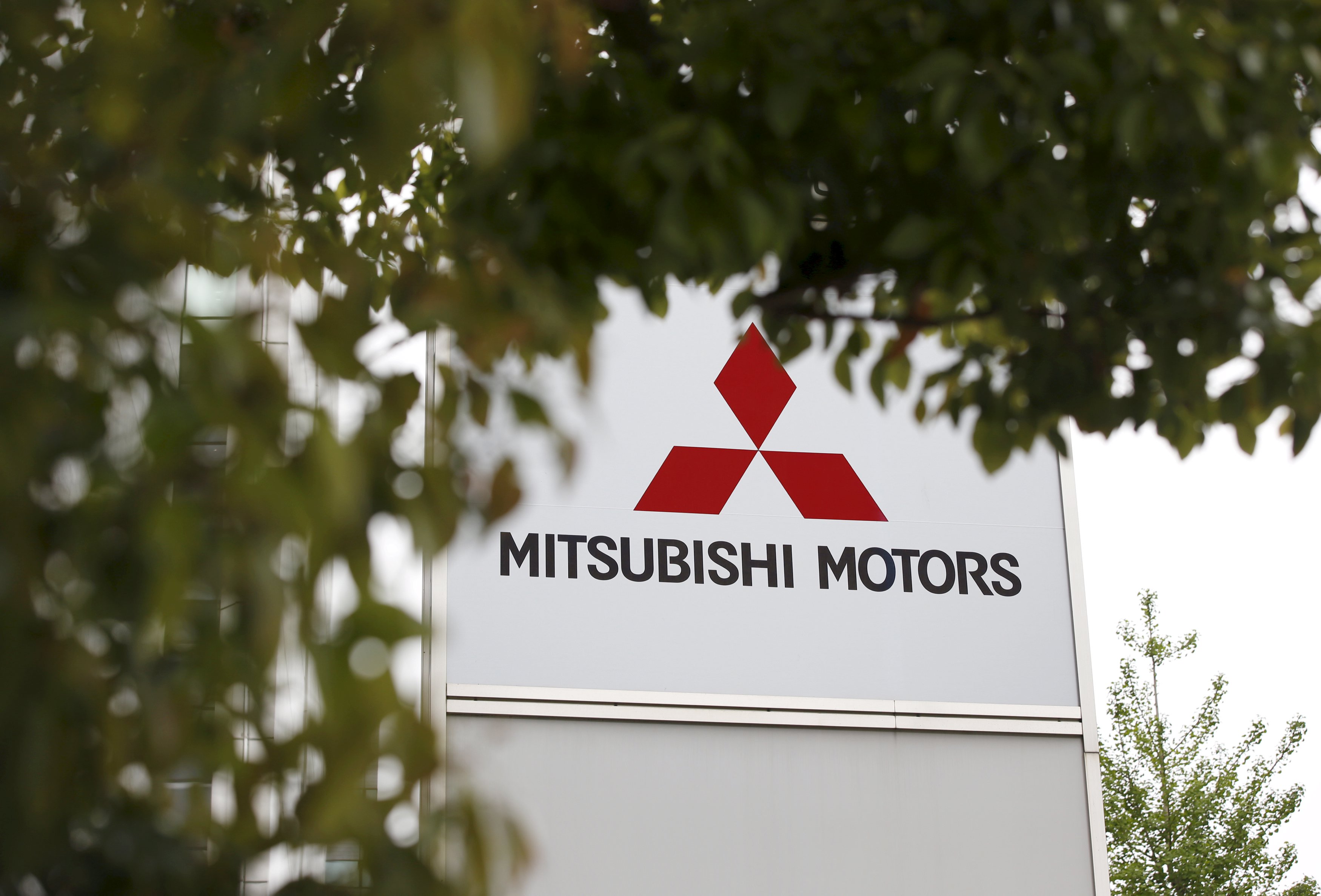 Компания mitsubishi. Mitsubishi Motors. Mitsubishi компания. Концерн Митсубиси. Mitsubishi банк.