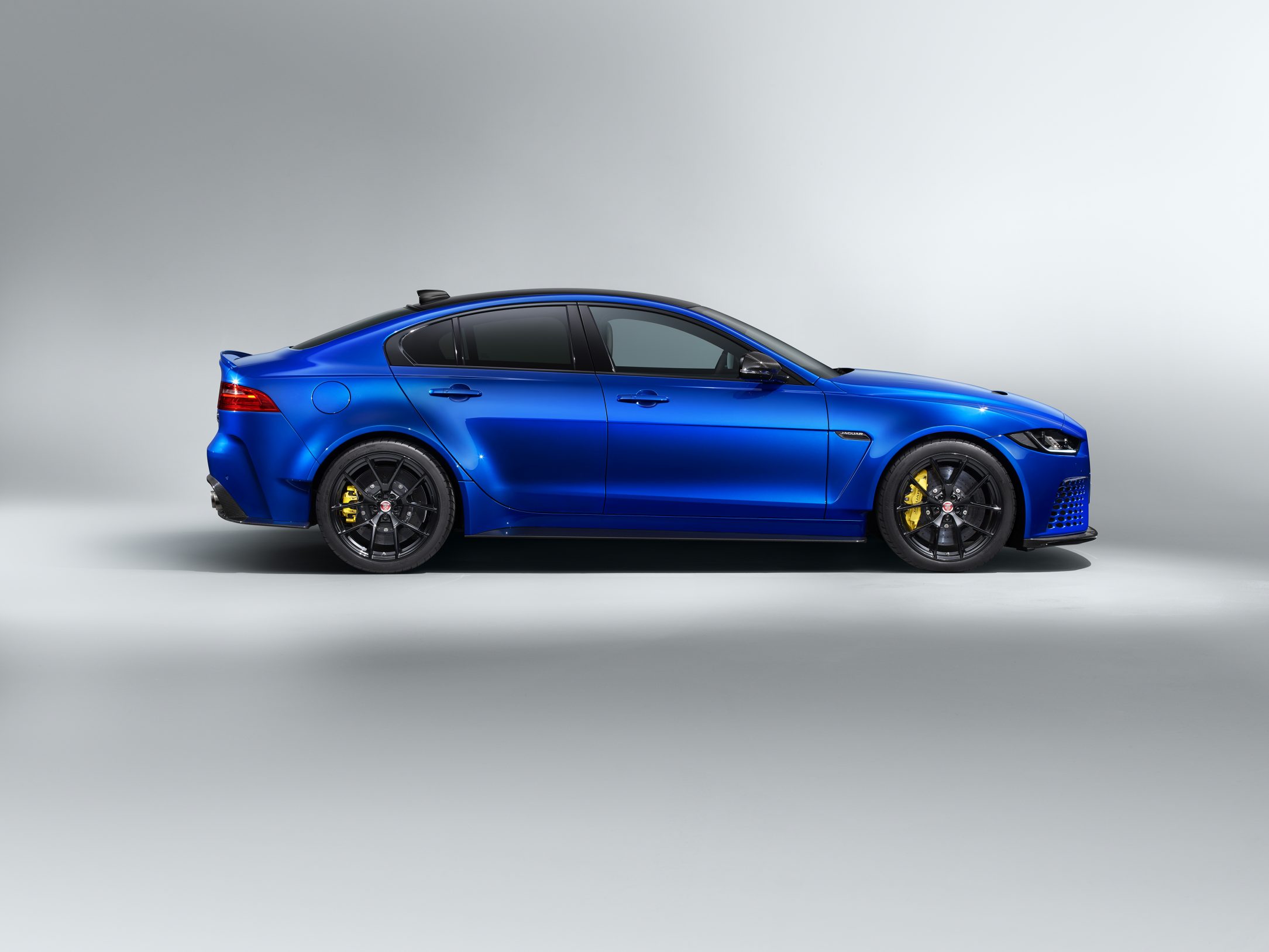 jaguar XE SV project 8 touring pack