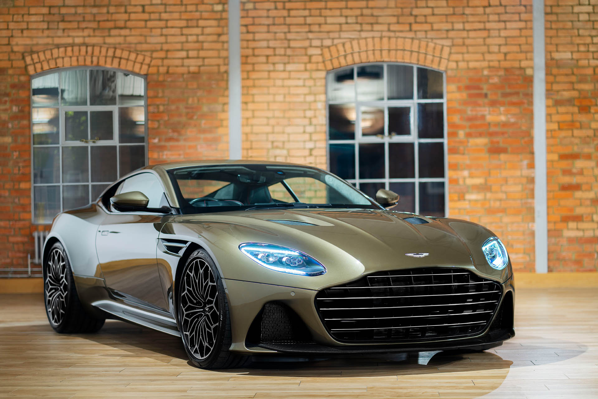 Aston Martin DBS Superleggera krijgt speciale James Bond ...