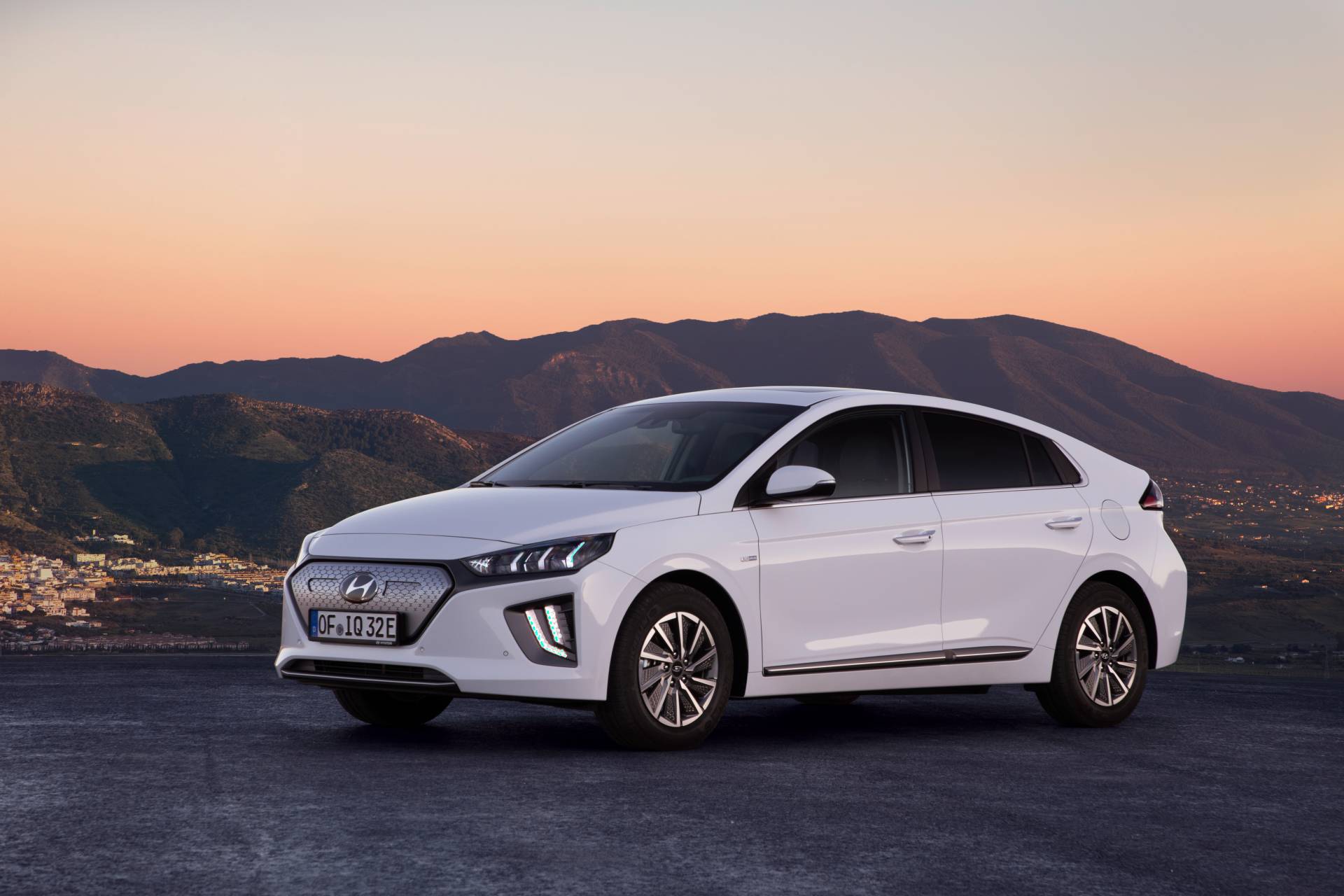 Keel maak het plat Overzicht Nieuwe Hyundai Ioniq Electric heeft 300 kilometer bereik